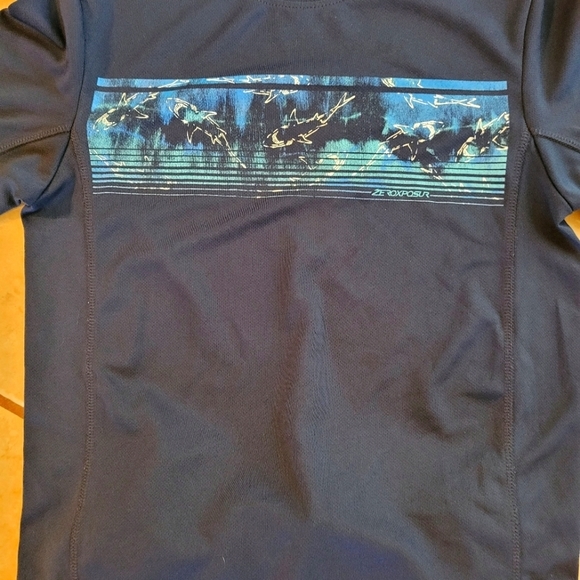 EUC- BUNDLE OF BIG BOYS UNDER ARMOUR SWIM TRUNKS WITH MATCHING NAVY RASHGUARD - Picture 5 of 14